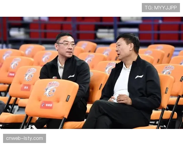 专访上海久事主帅刘鹏:分享如何构建符合现代潮流的快速防守反击体系 专访上海久事主帅刘鹏:分享如何构建符合现代潮流的快速防守反击体系